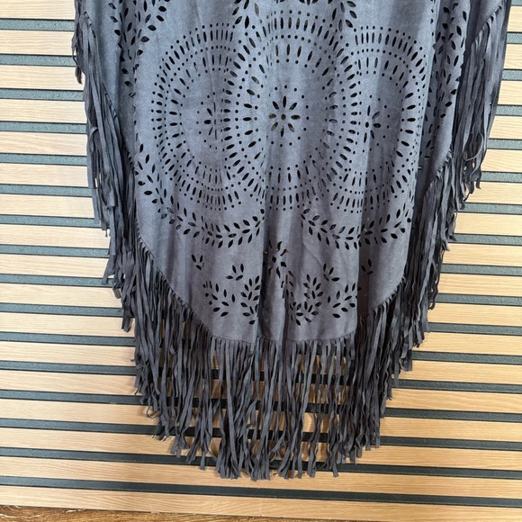 CHOiES Gray Laser-Cut Fringe Cardigan Shawl - Picture 7 of 7